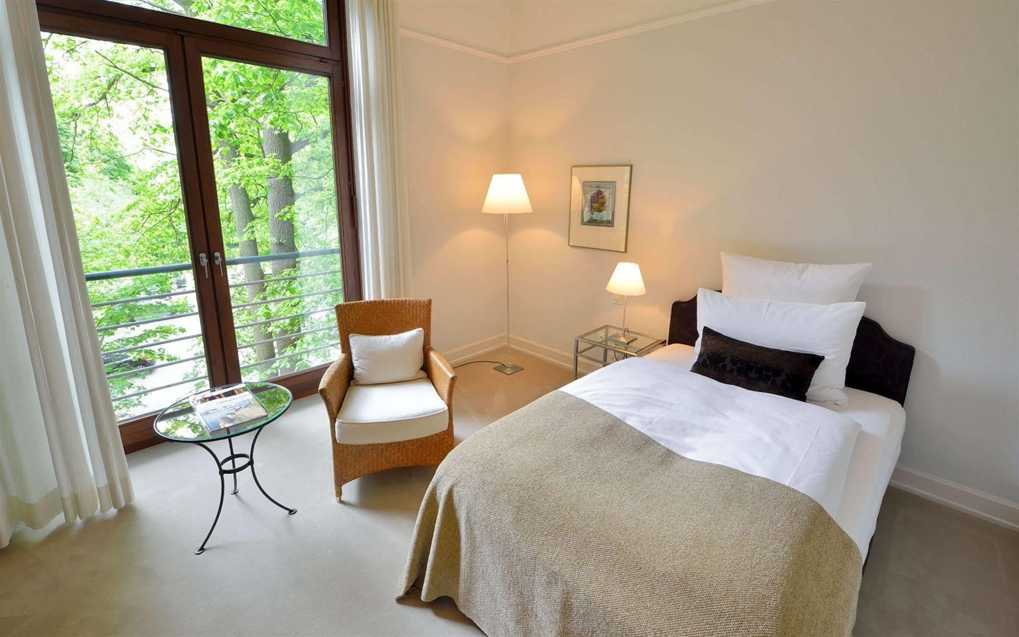 Privathotel Lindtner Hamburg Hamburgo Exterior foto A bedroom at the hotel